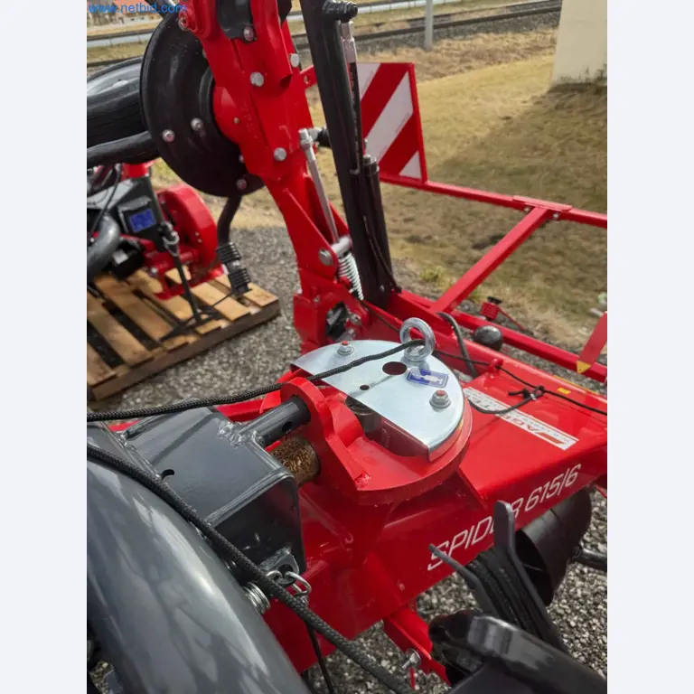 Kmetijski pripomočki in prikolice kot novi-9