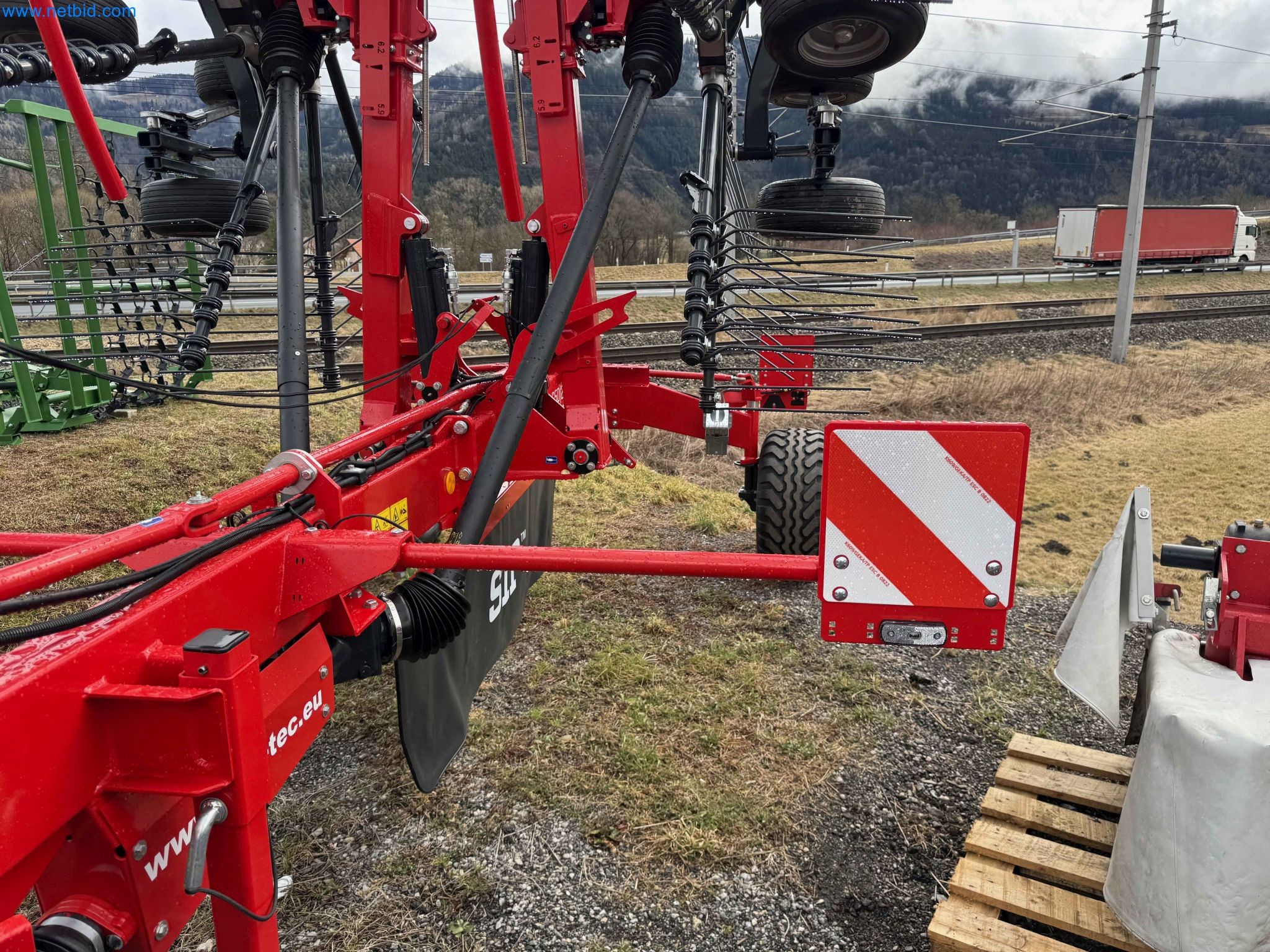 Kmetijski pripomočki in prikolice kot novi-10