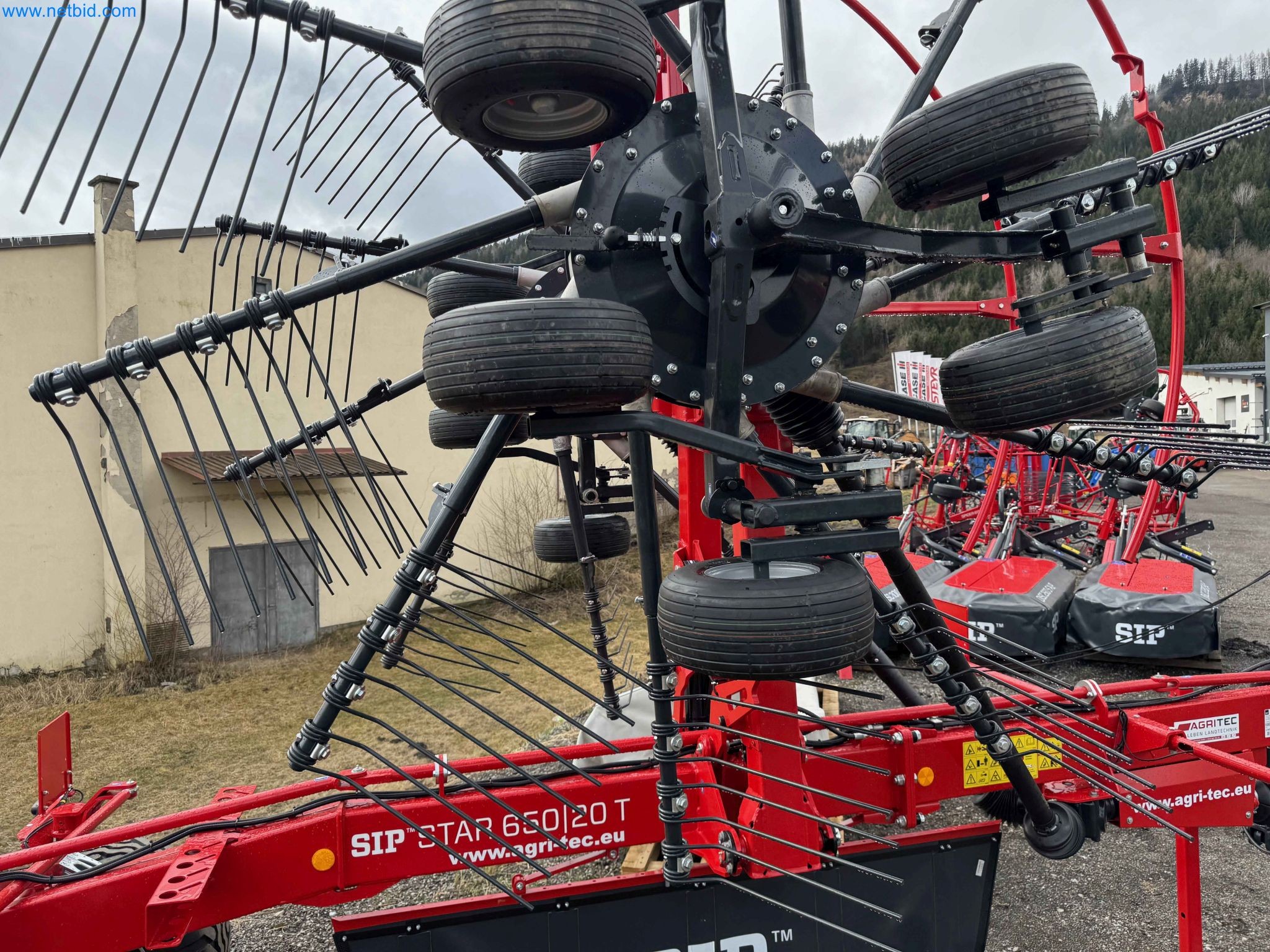 Kmetijski pripomočki in prikolice kot novi-15