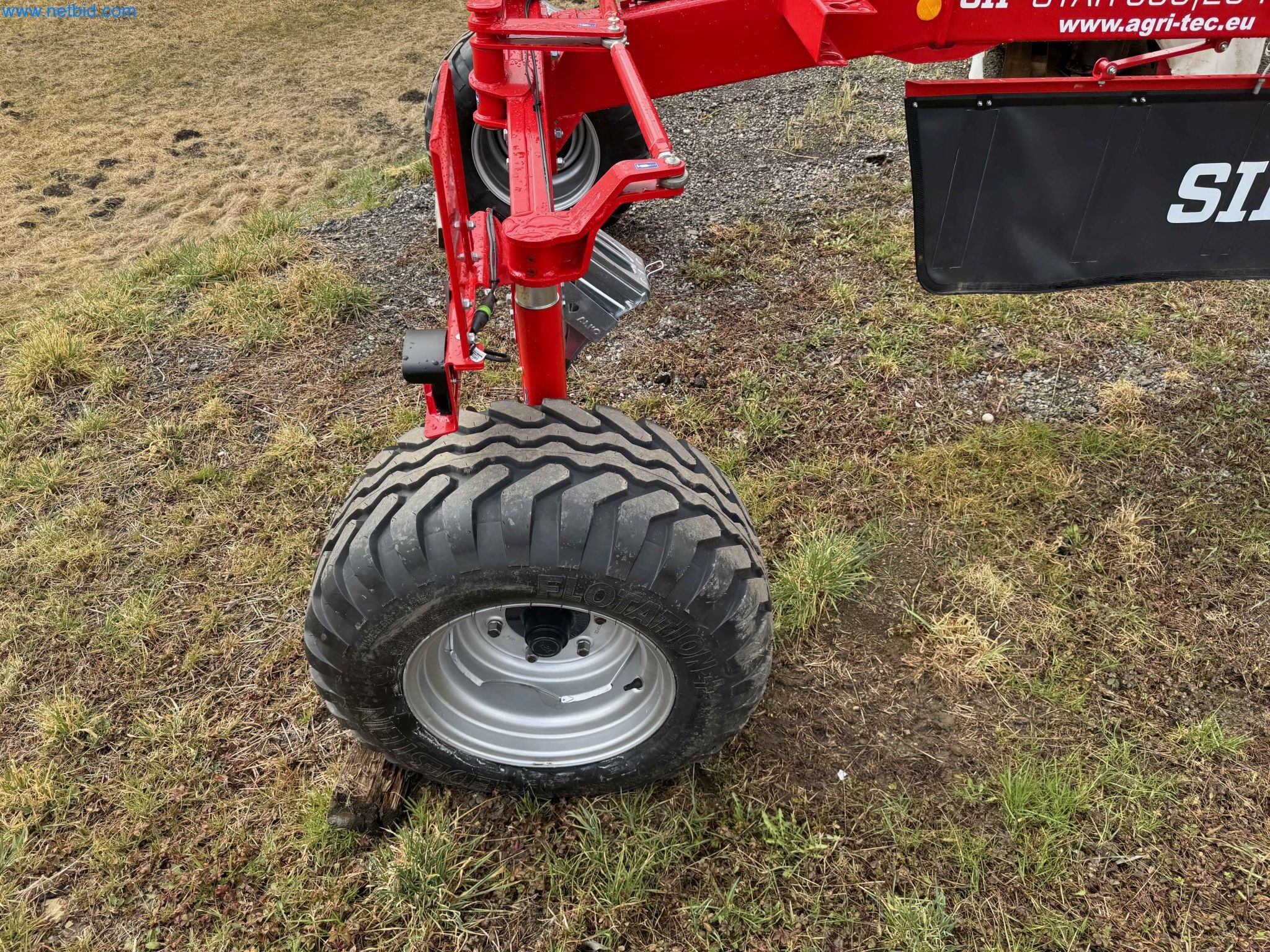 Kmetijski pripomočki in prikolice kot novi-23