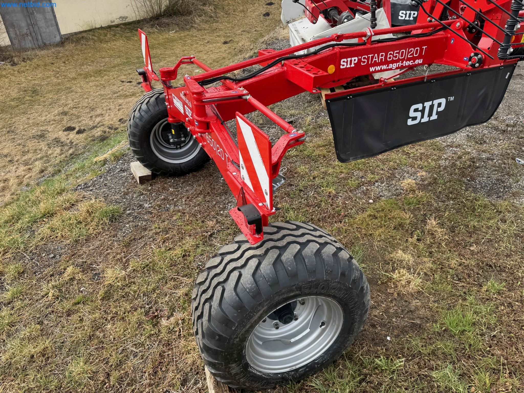 Kmetijski pripomočki in prikolice kot novi-25