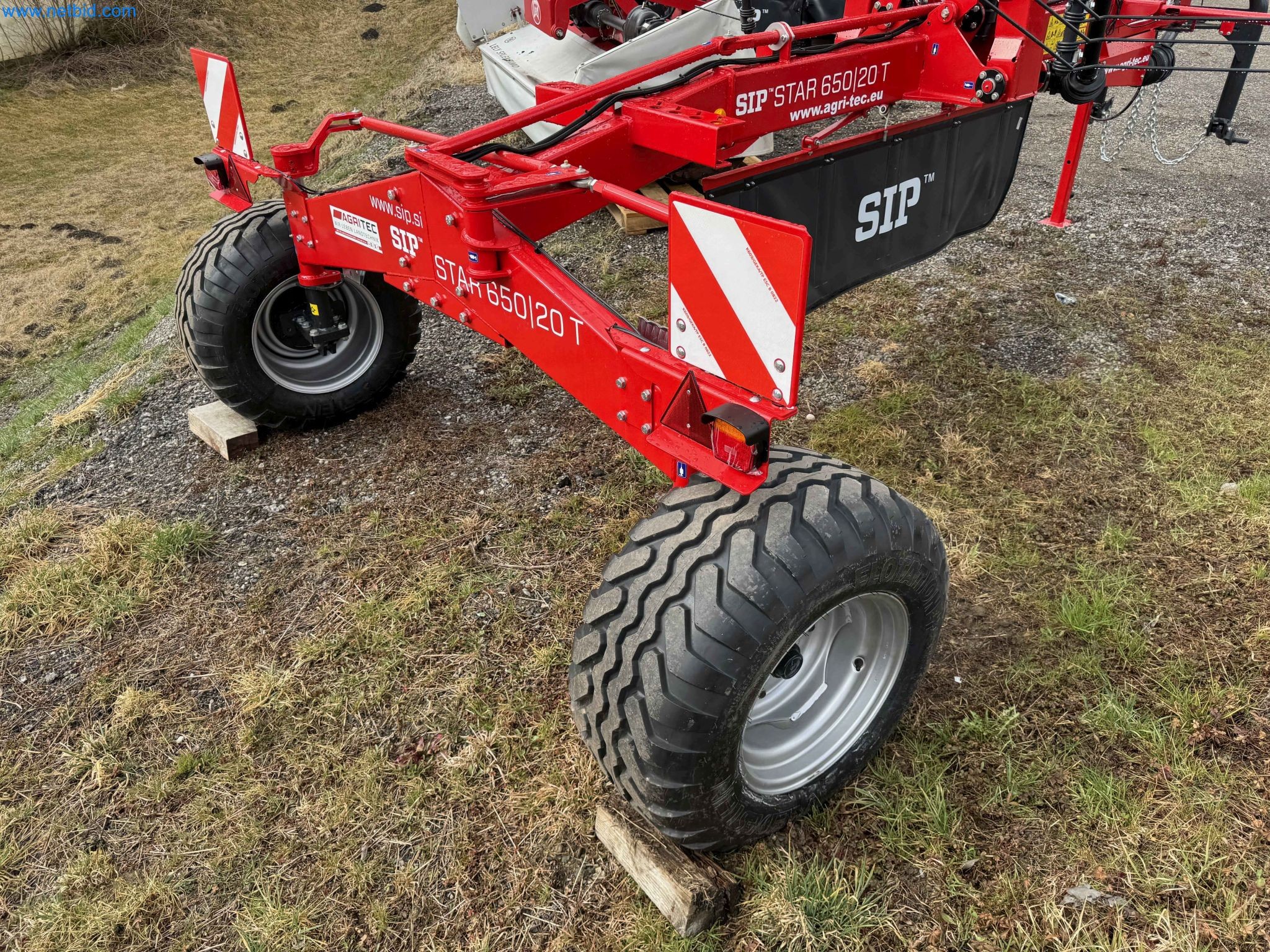 Kmetijski pripomočki in prikolice kot novi-26