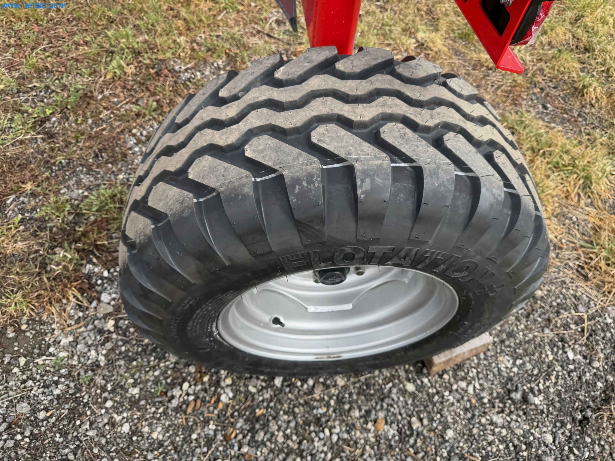 Kmetijski pripomočki in prikolice kot novi-38