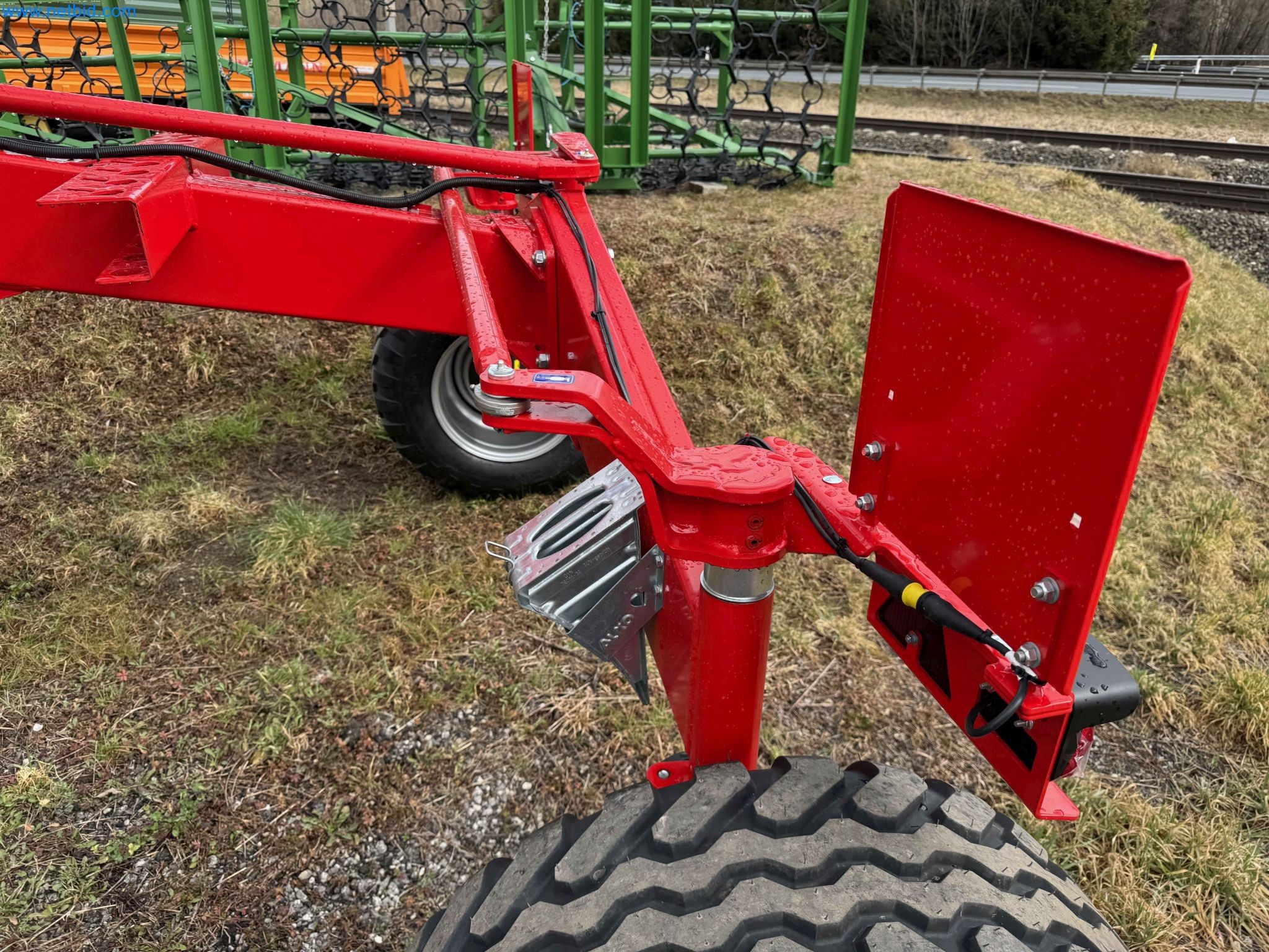 Kmetijski pripomočki in prikolice kot novi-39