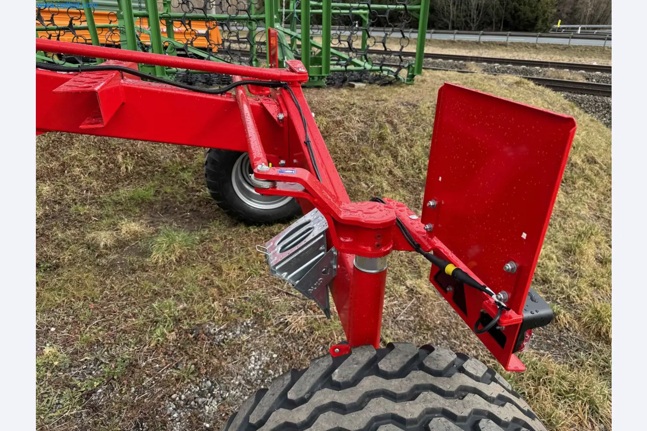 Kmetijski pripomočki in prikolice kot novi-39