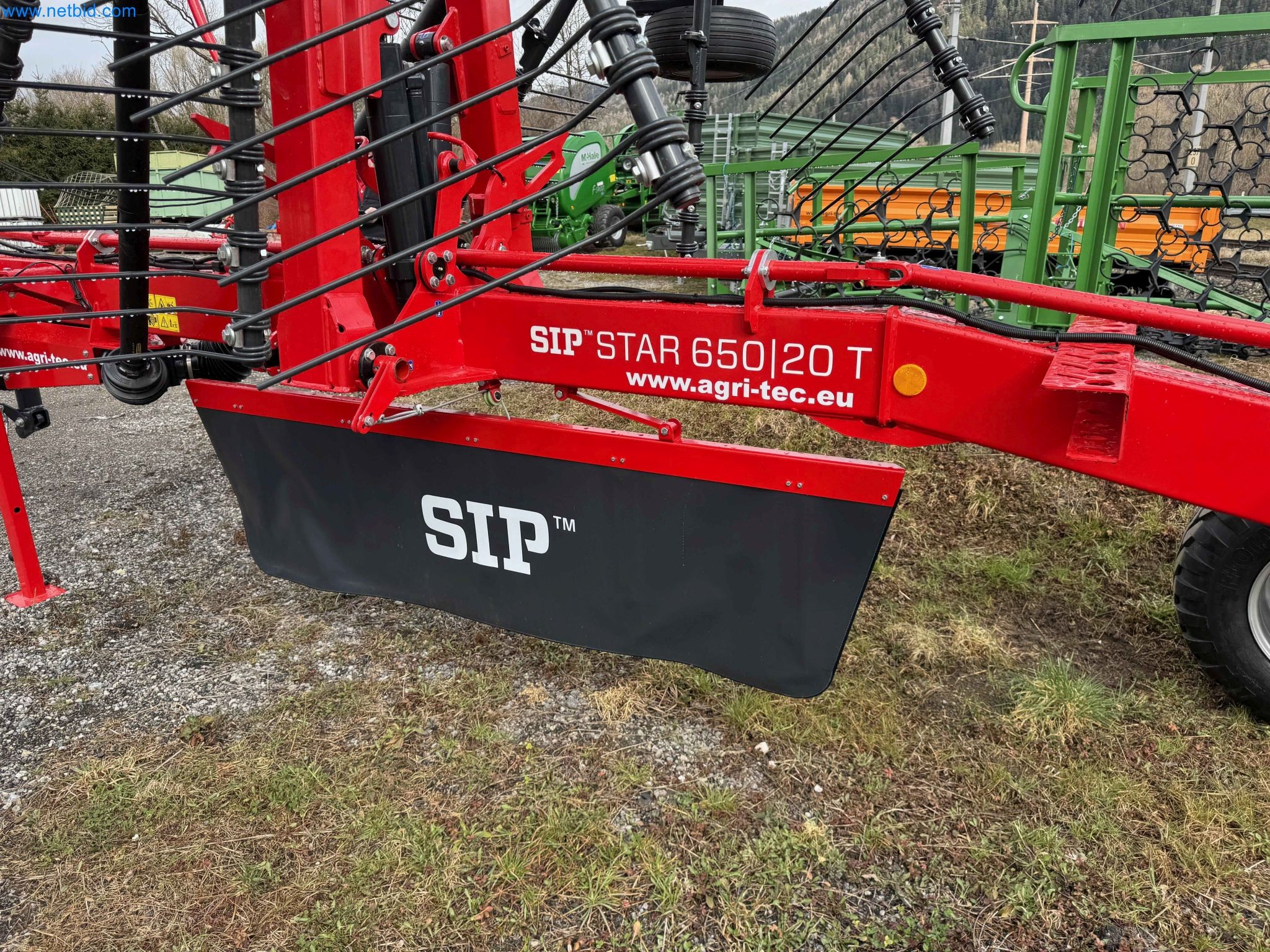 Kmetijski pripomočki in prikolice kot novi-40