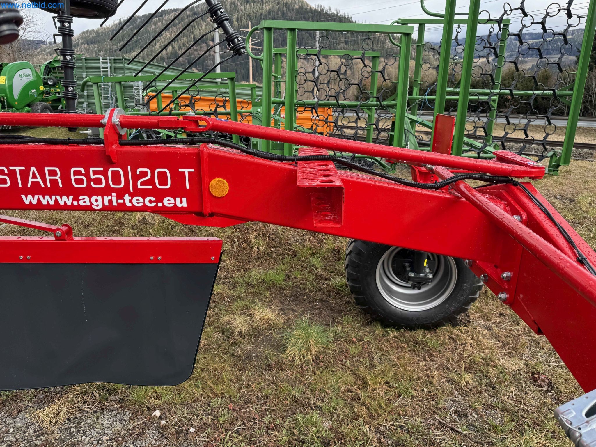 Kmetijski pripomočki in prikolice kot novi-47