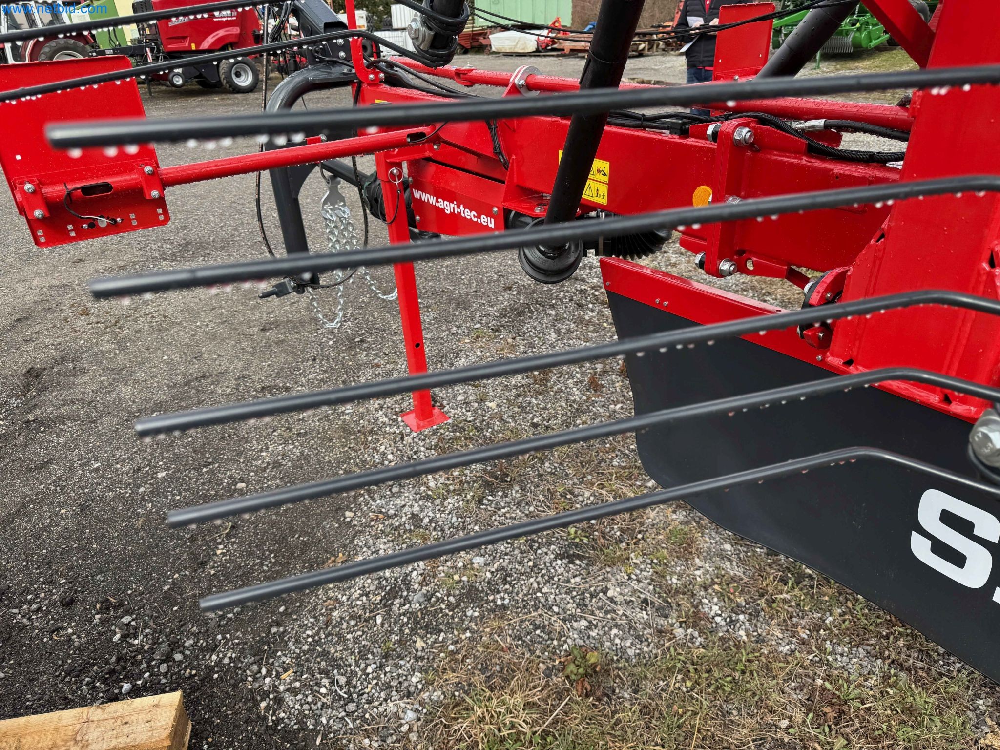 Kmetijski pripomočki in prikolice kot novi-48