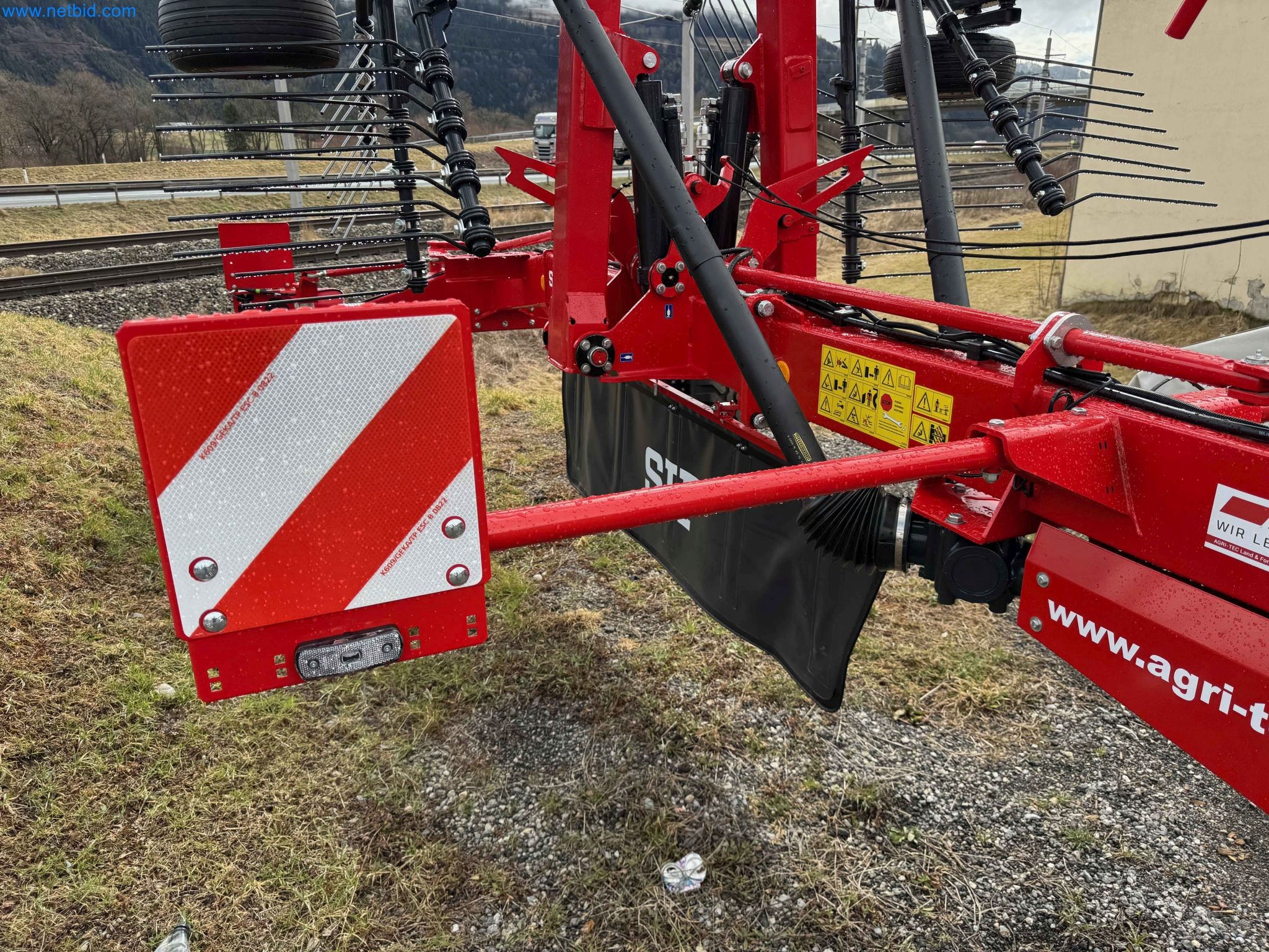 Kmetijski pripomočki in prikolice kot novi-52