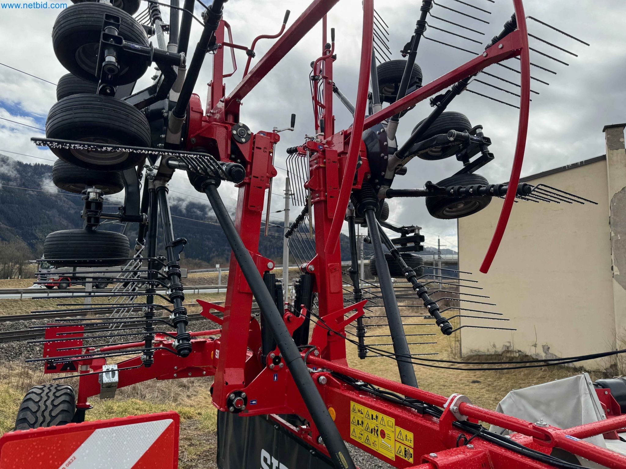 Kmetijski pripomočki in prikolice kot novi-53