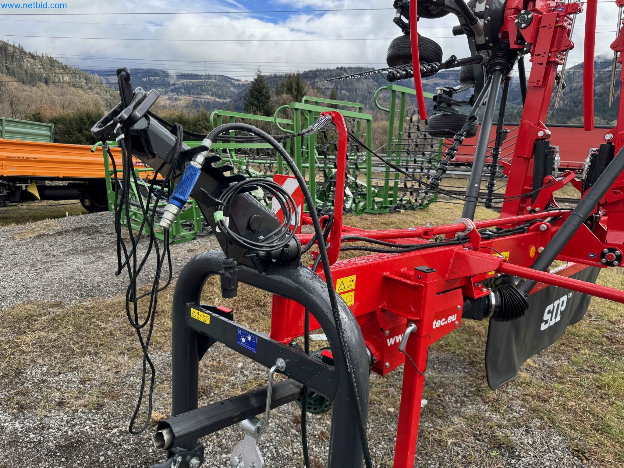 Kmetijski pripomočki in prikolice kot novi-8