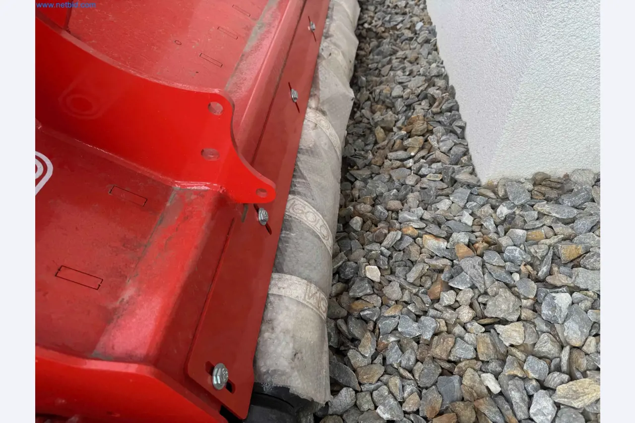 Kmetijski pripomočki in prikolice kot novi-9