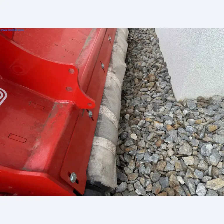 Kmetijski pripomočki in prikolice kot novi-9