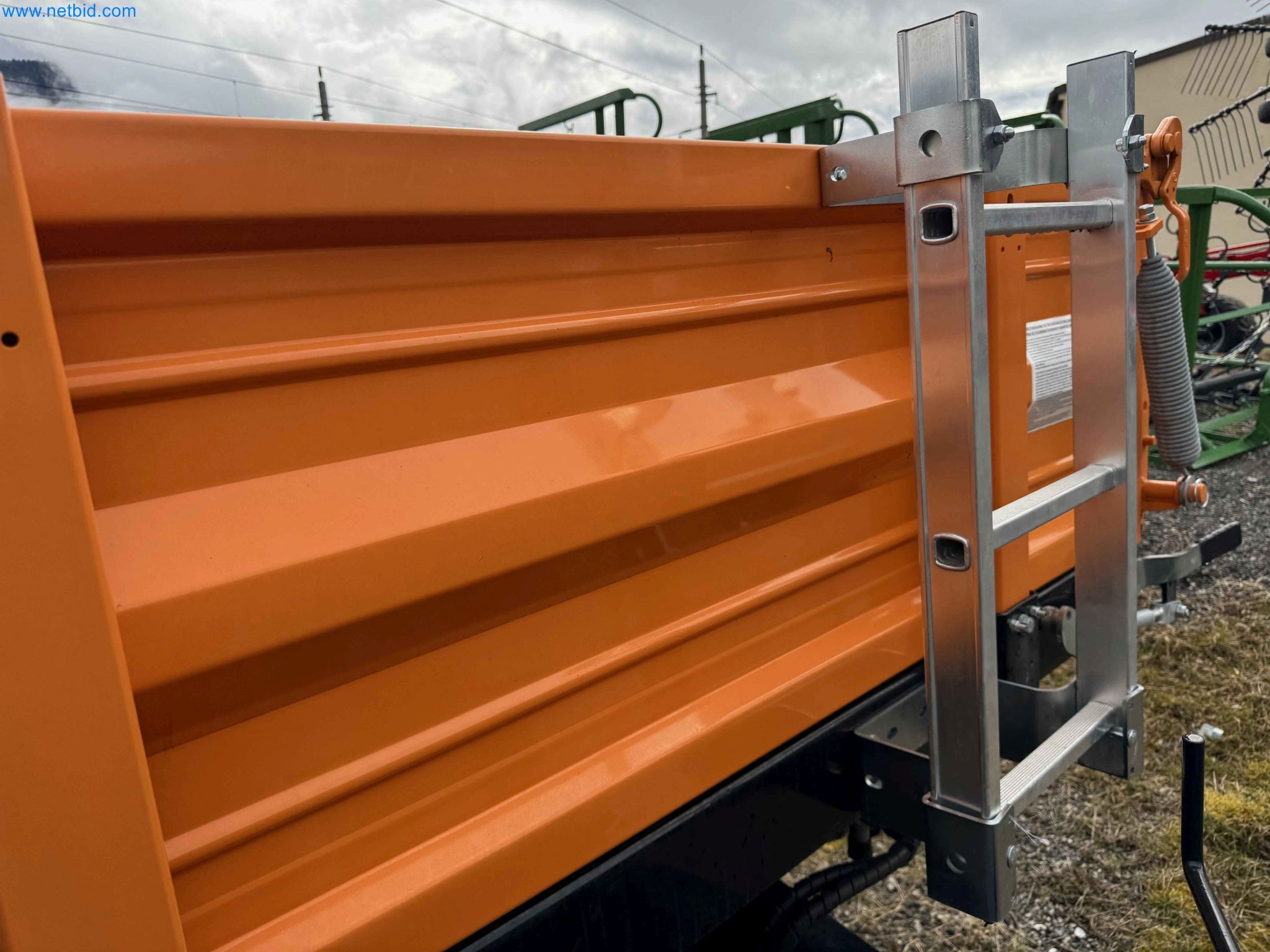 Kmetijski pripomočki in prikolice kot novi-10