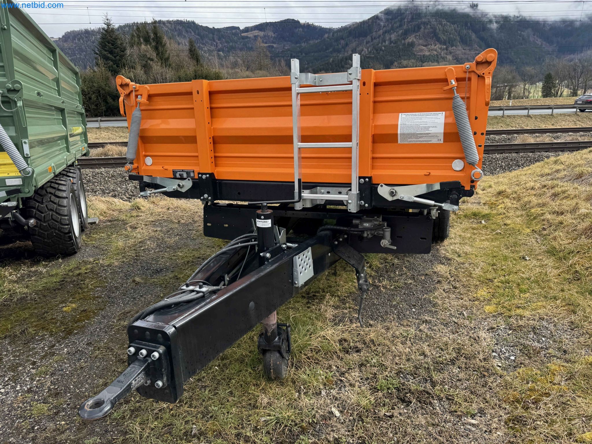 Kmetijski pripomočki in prikolice kot novi-13