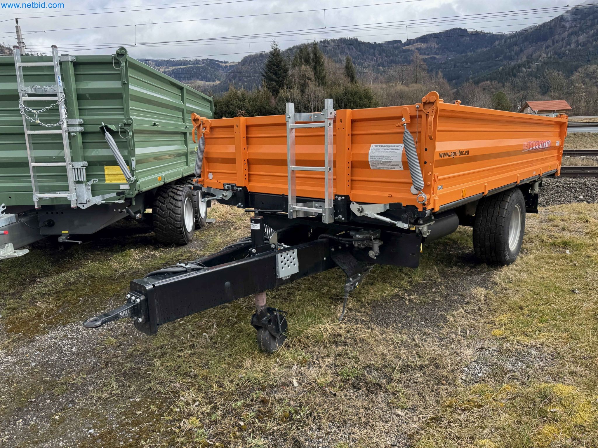 Kmetijski pripomočki in prikolice kot novi-1