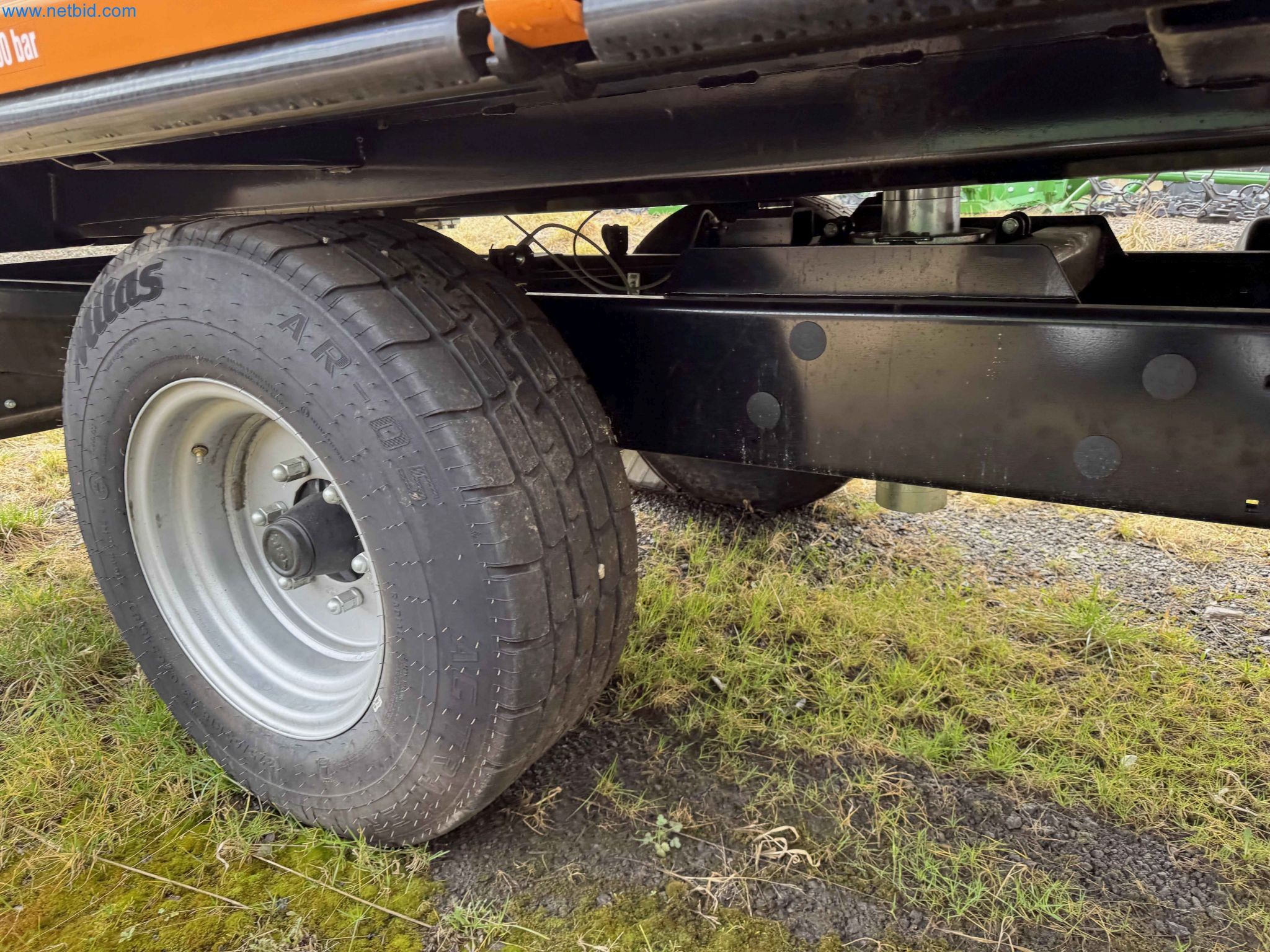 Kmetijski pripomočki in prikolice kot novi-21