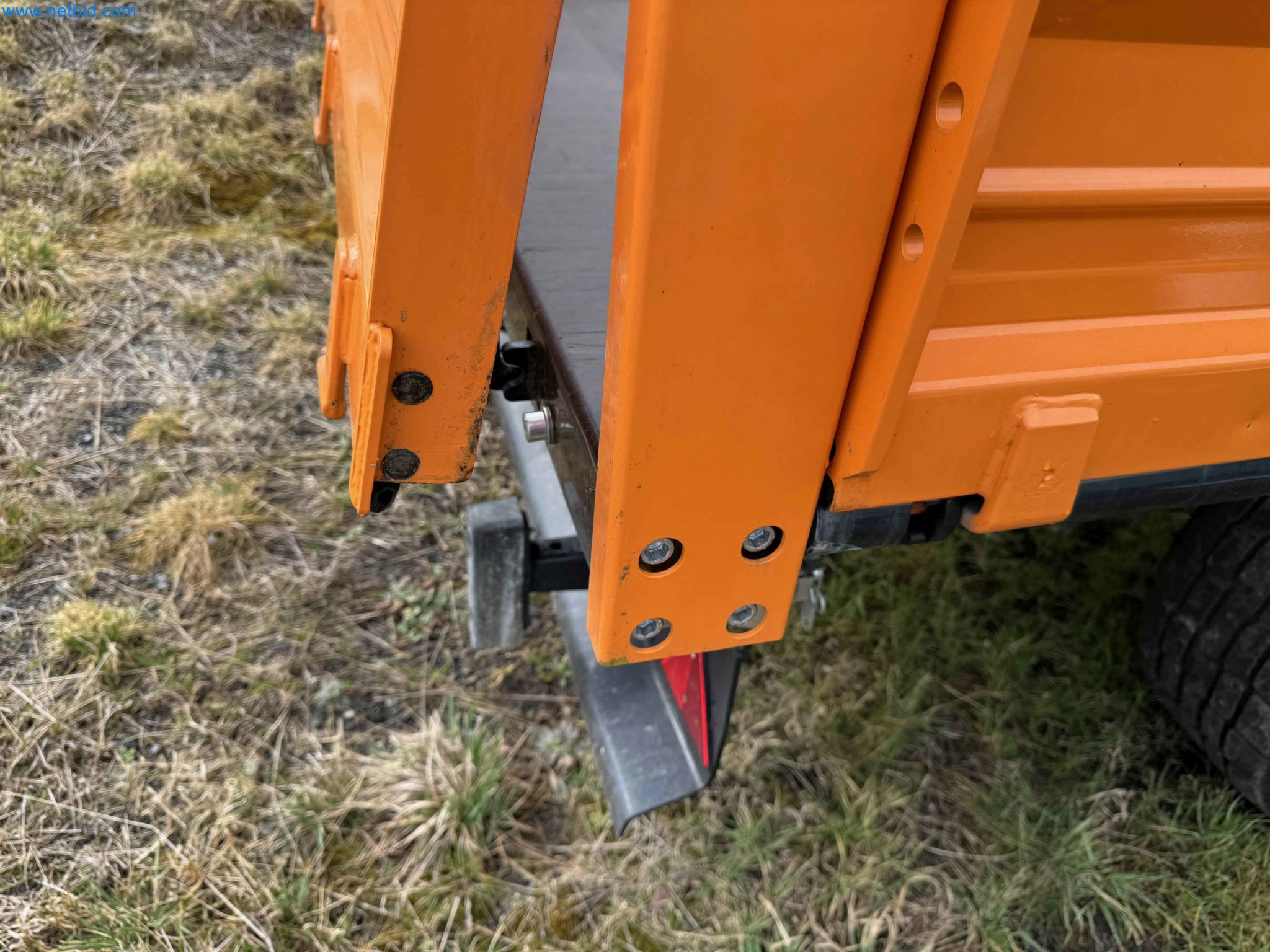 Kmetijski pripomočki in prikolice kot novi-25