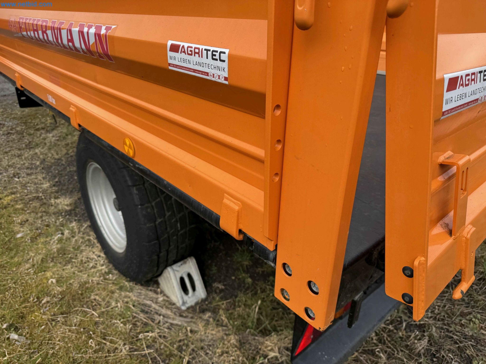 Kmetijski pripomočki in prikolice kot novi-33