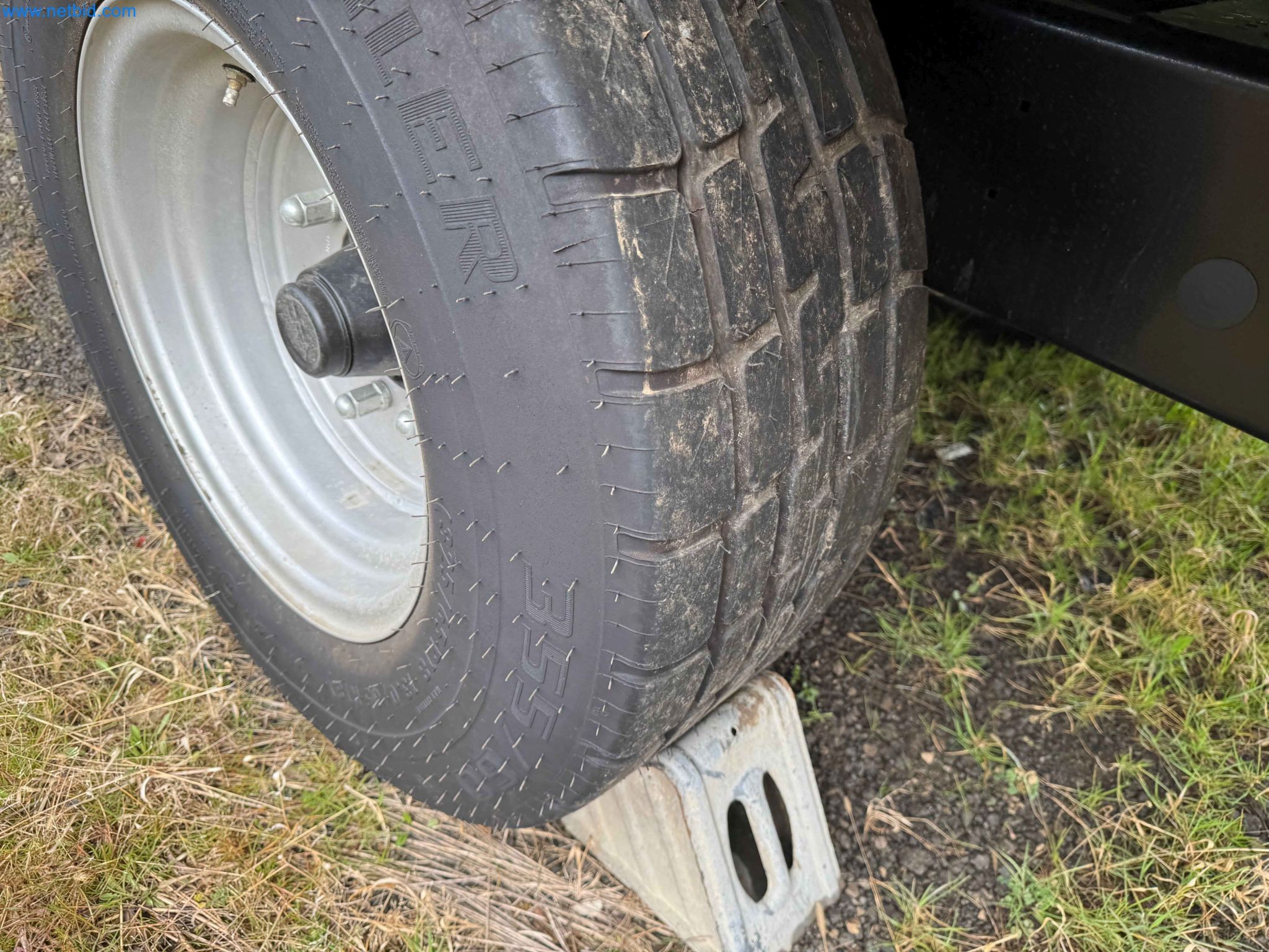 Kmetijski pripomočki in prikolice kot novi-40