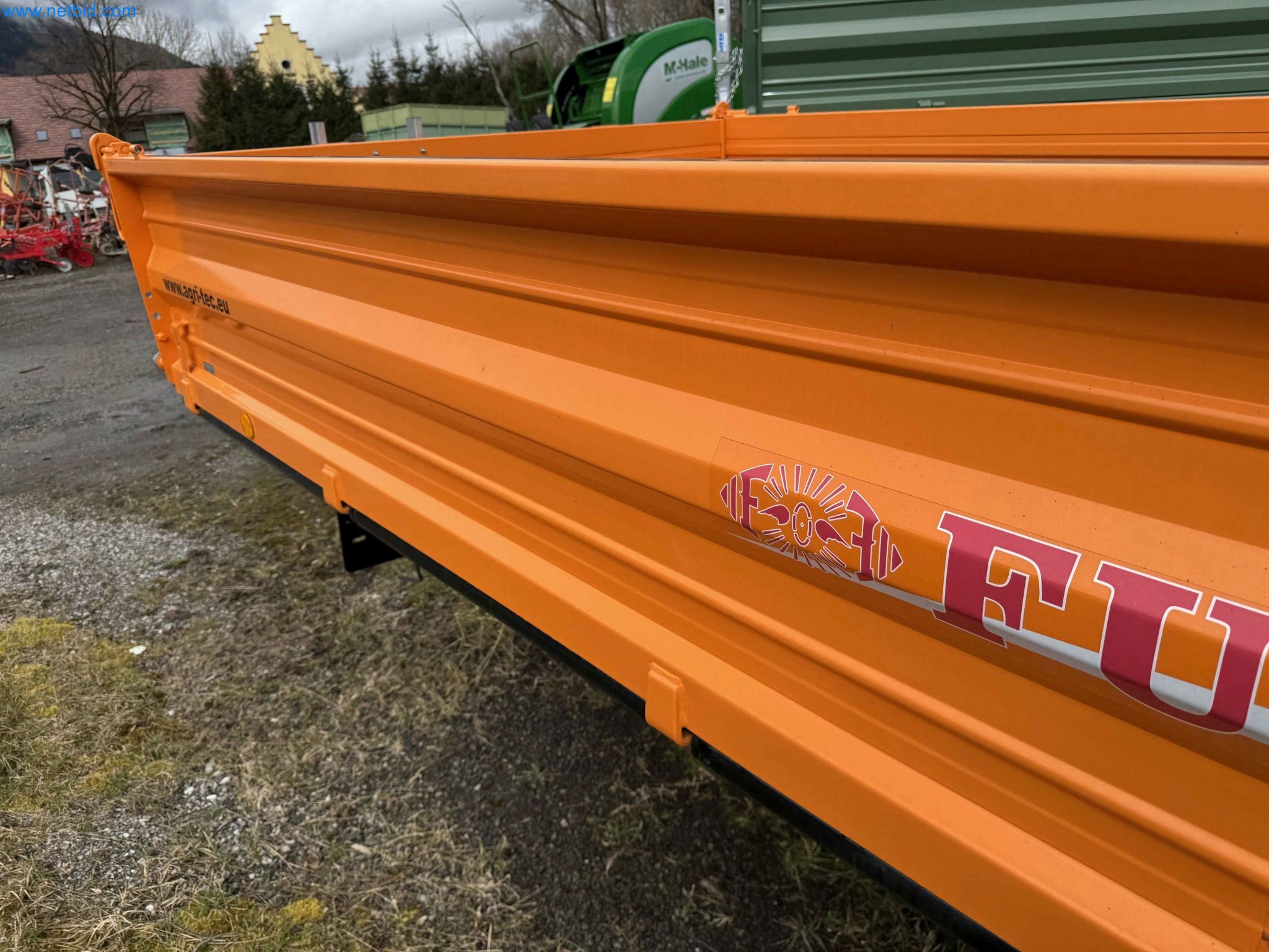 Kmetijski pripomočki in prikolice kot novi-43