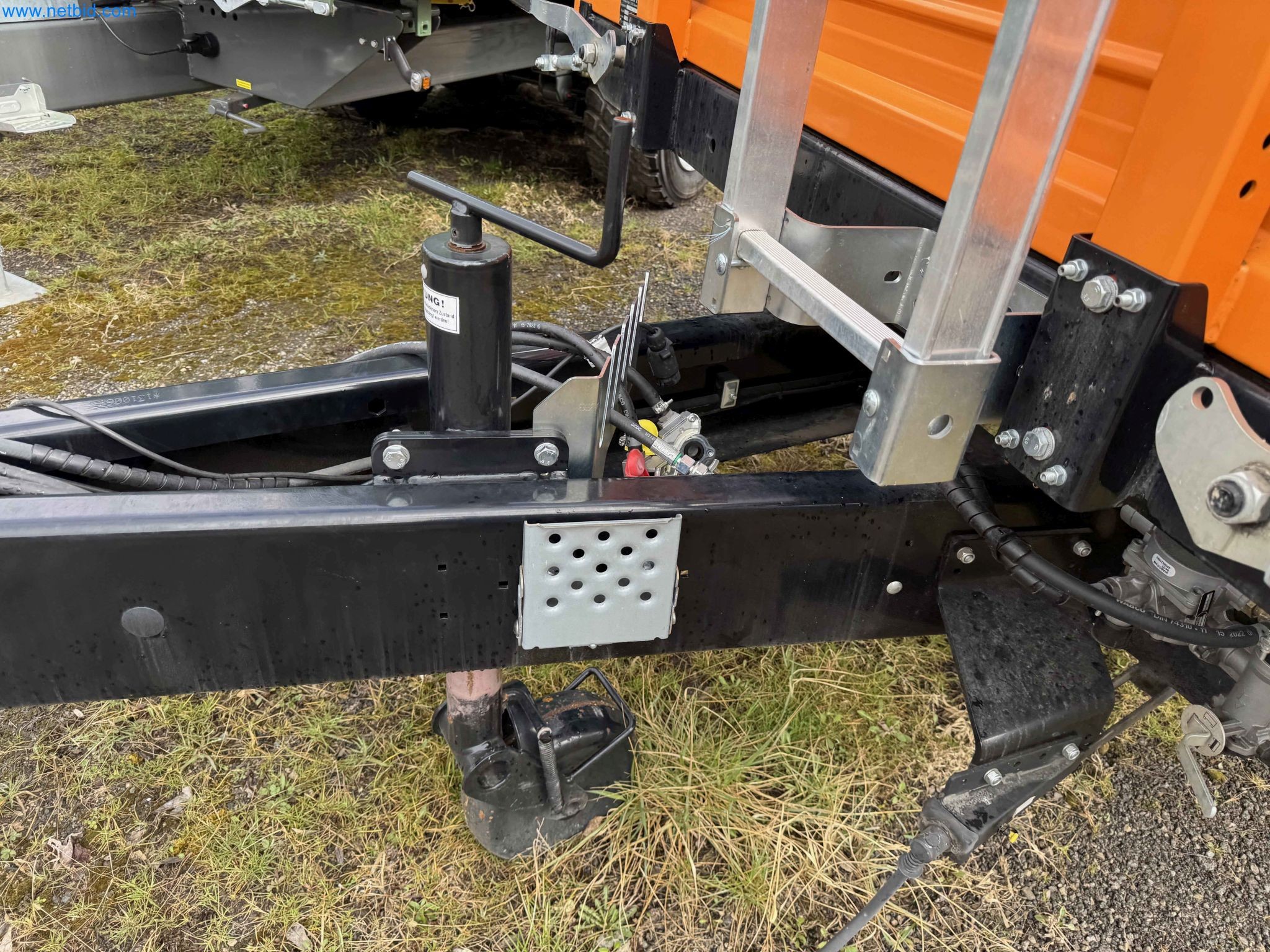 Kmetijski pripomočki in prikolice kot novi-48