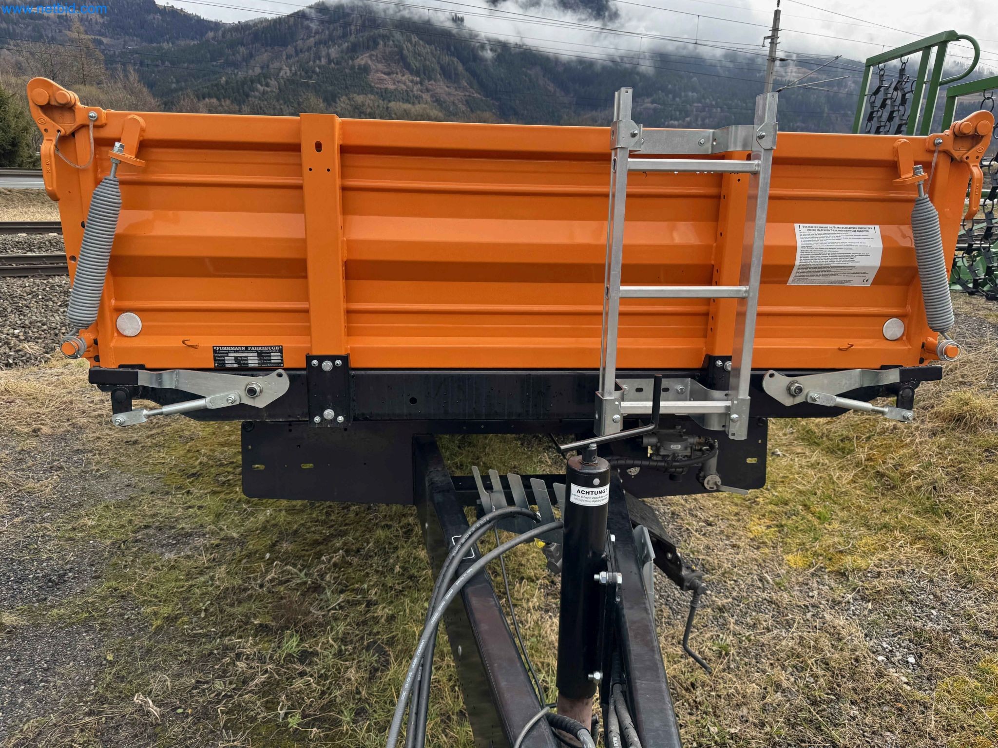 Kmetijski pripomočki in prikolice kot novi-52