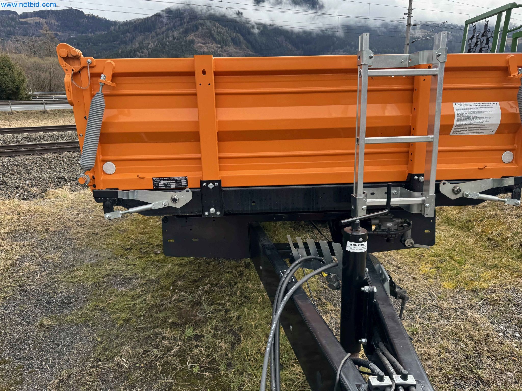 Kmetijski pripomočki in prikolice kot novi-53