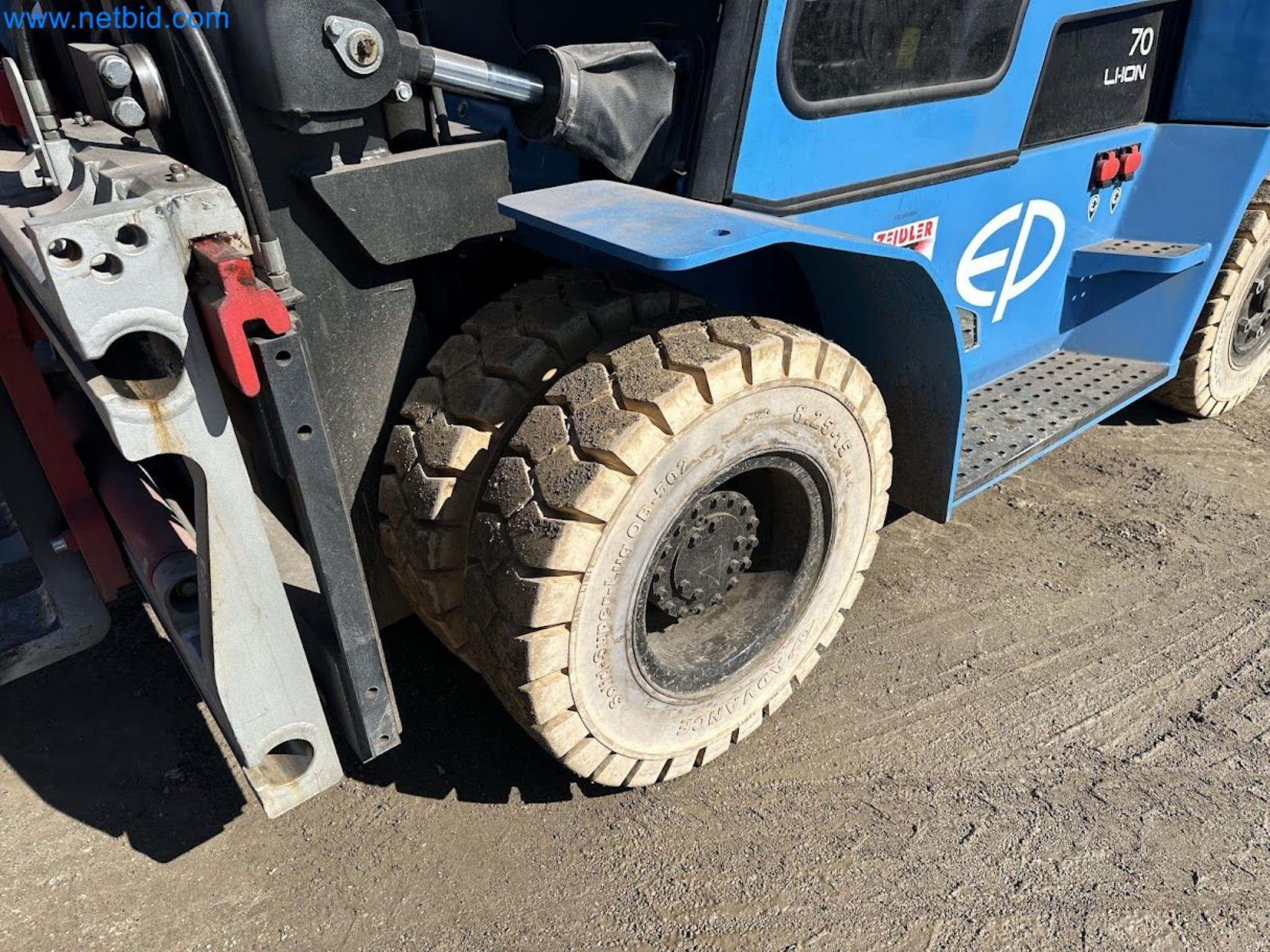 Elektryczny wózek widłowy EP EFL702 (70 LI-ION)-40