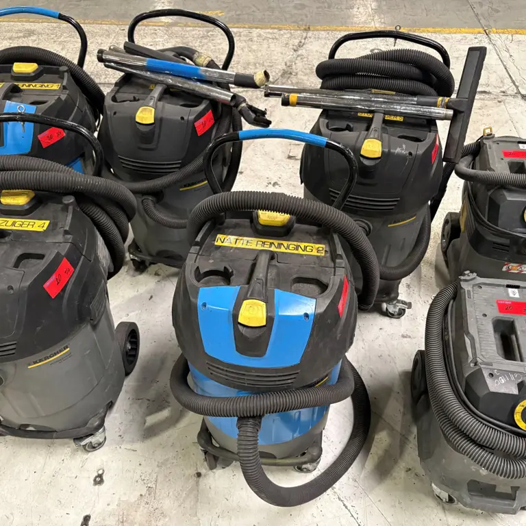 7 Industrial vaccuum cleaners ( later release) KARCHER