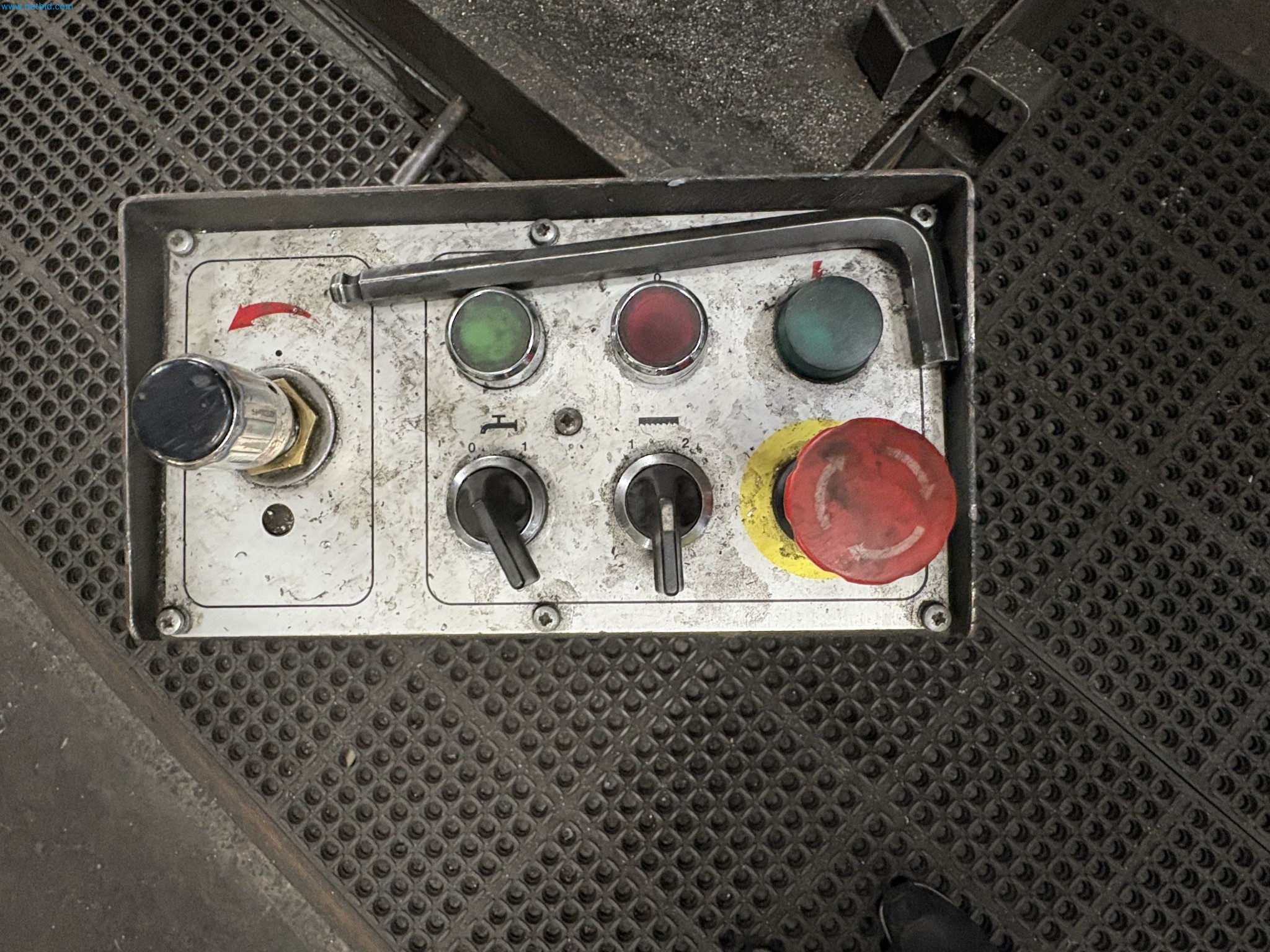 Sprzęt do produkcji samochodów-2