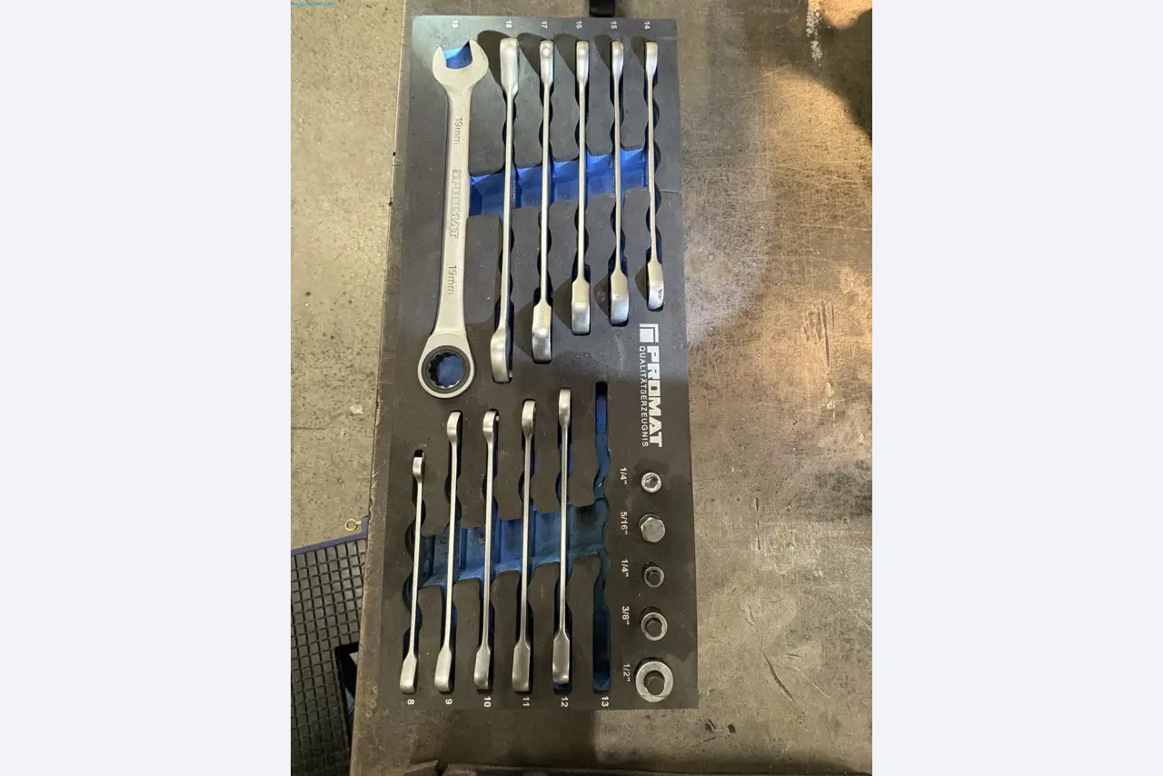 Sprzęt do produkcji samochodów-16