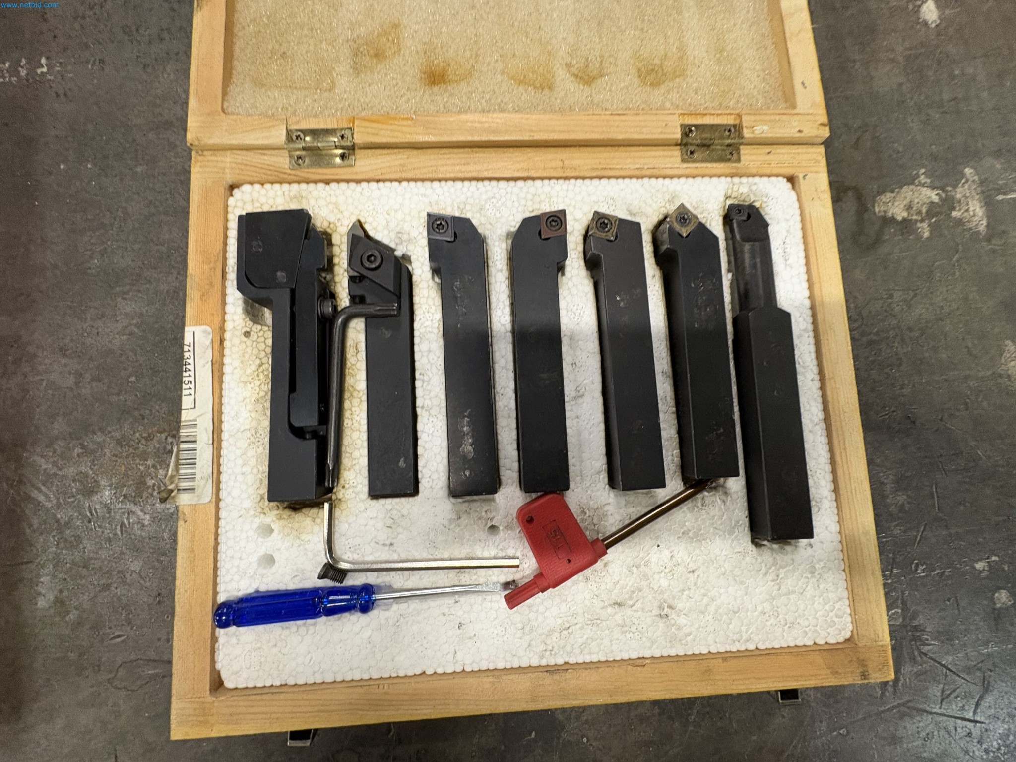 Sprzęt do produkcji samochodów-26