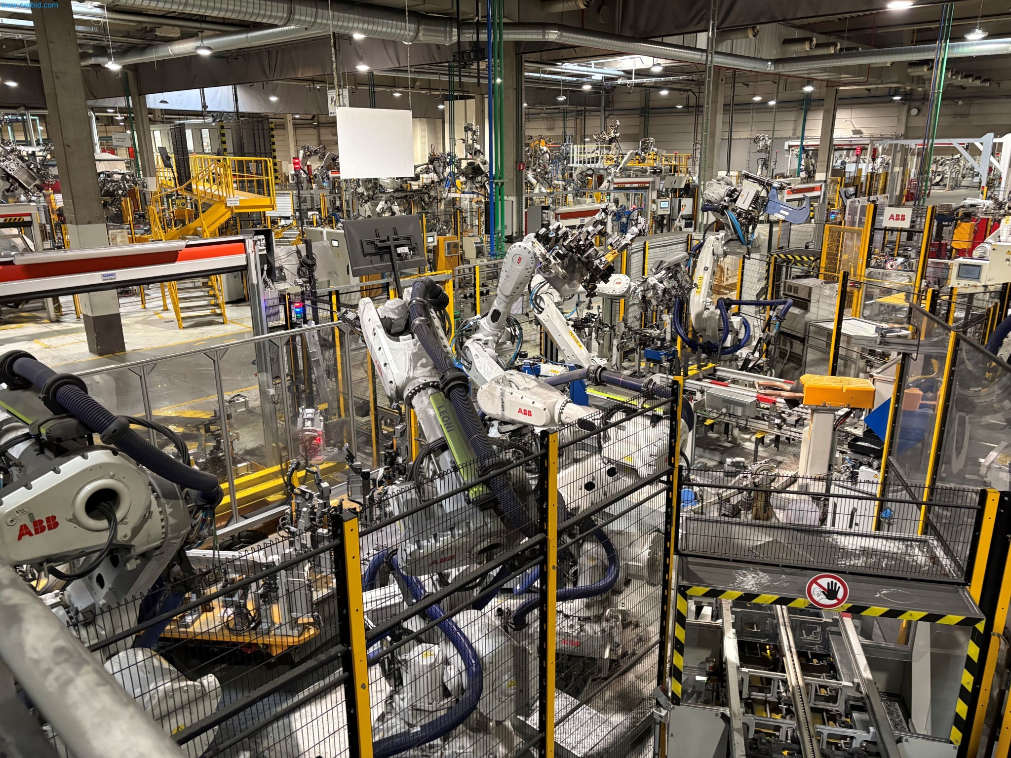 Equipamentos para o fabrico de automóveis-4