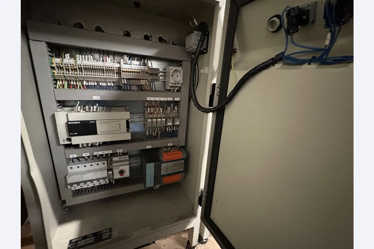 Sprzęt do produkcji samochodów (2. aukcja)-4