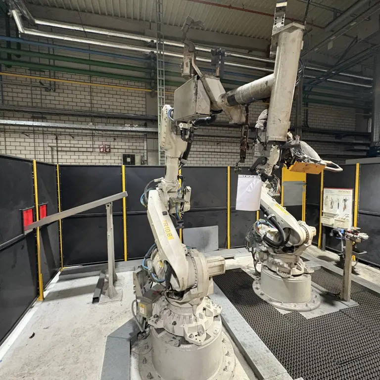 2 Robot industriel ABB IRB 6700