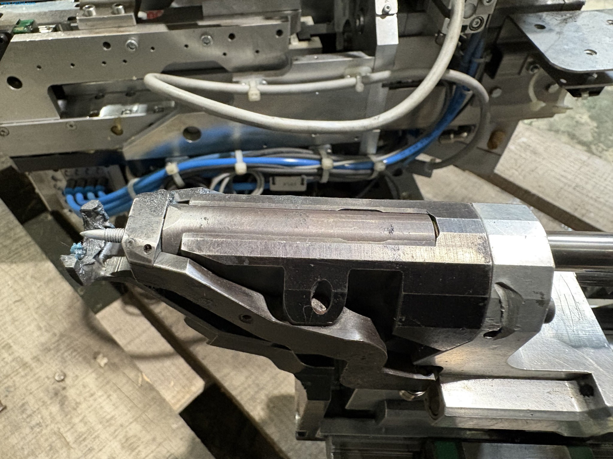 Sprzęt do produkcji samochodów-9