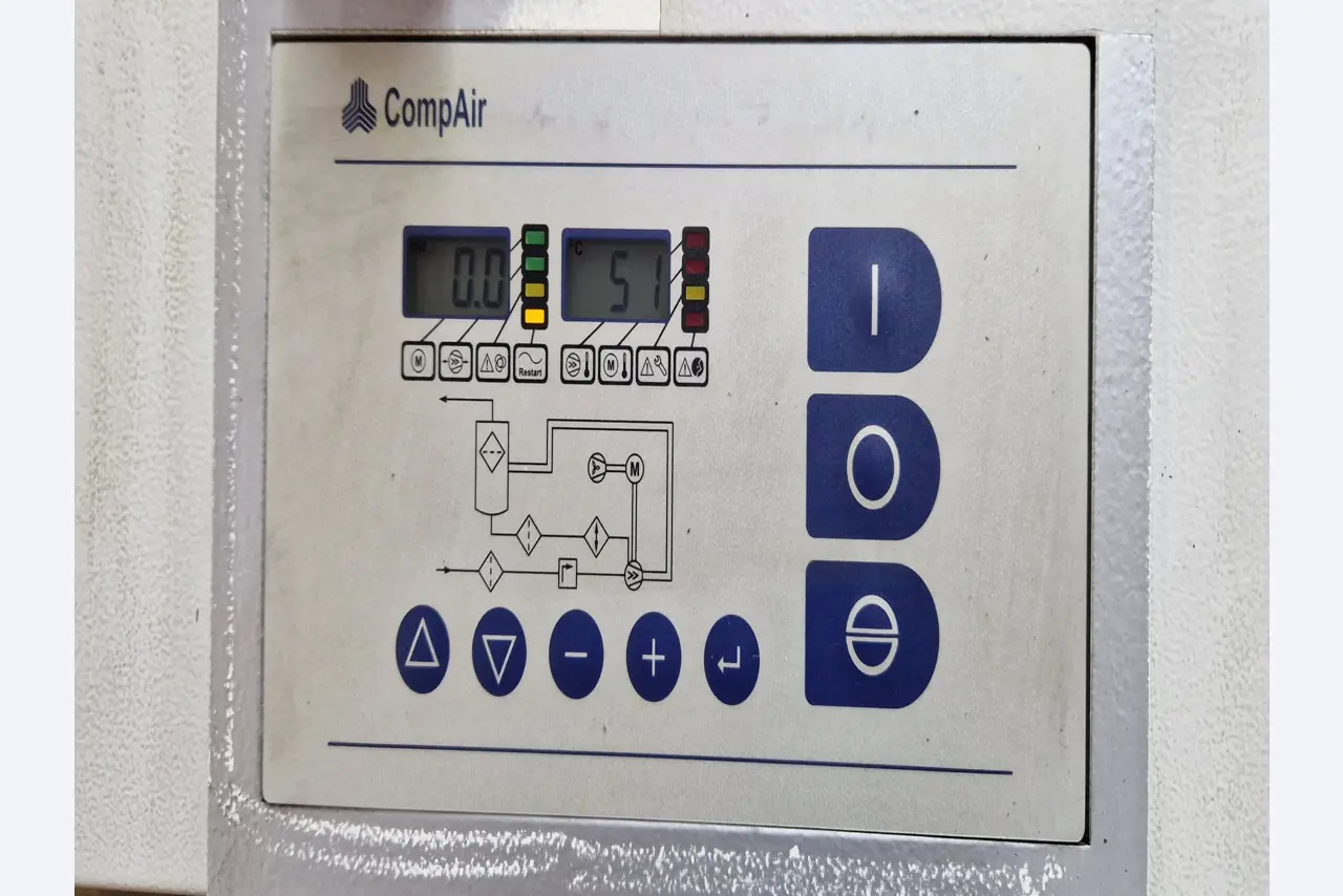 Dobrze utrzymane sprężarki, osuszacze chłodnicze i akcesoria z magazynu-3