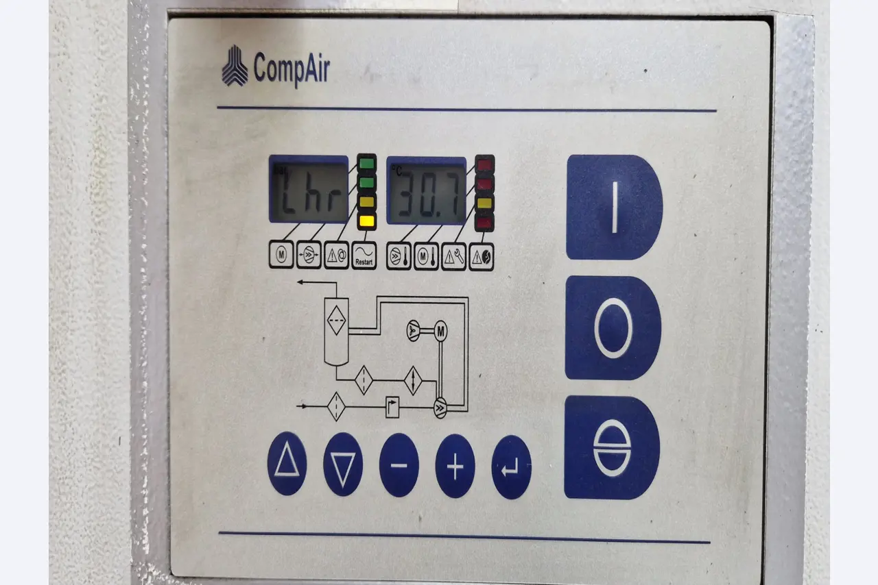 Dobrze utrzymane sprężarki, osuszacze chłodnicze i akcesoria z magazynu-5