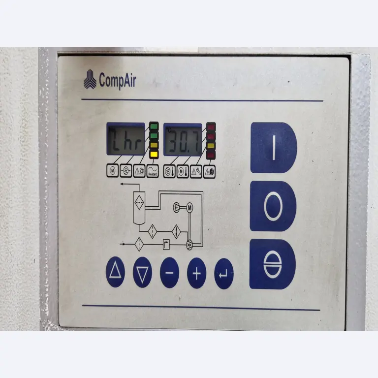 Dobrze utrzymane sprężarki, osuszacze chłodnicze i akcesoria z magazynu-5