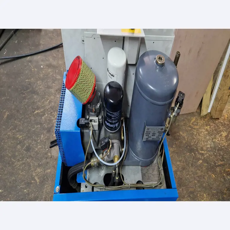 Dobrze utrzymane sprężarki, osuszacze chłodnicze i akcesoria z magazynu-7