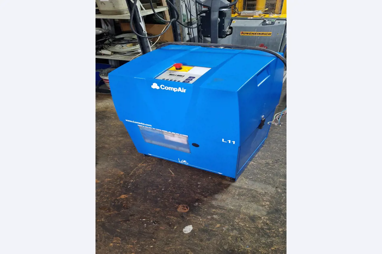 Dobrze utrzymane sprężarki, osuszacze chłodnicze i akcesoria z magazynu-1