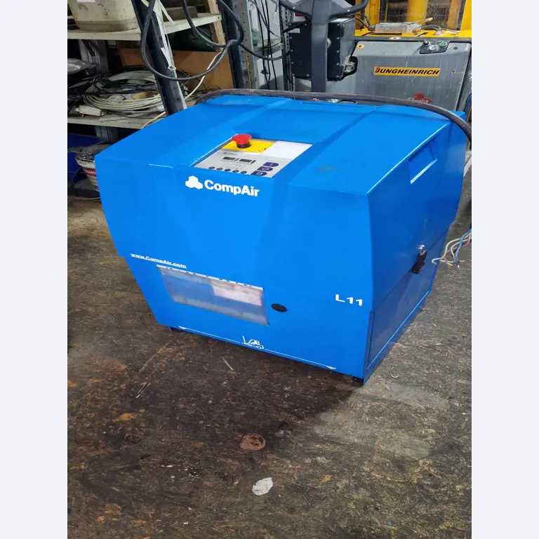 Dobrze utrzymane sprężarki, osuszacze chłodnicze i akcesoria z magazynu-1