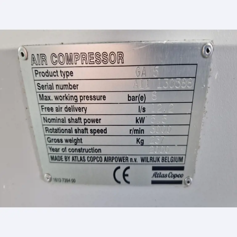 Dobrze utrzymane sprężarki, osuszacze chłodnicze i akcesoria z magazynu-2