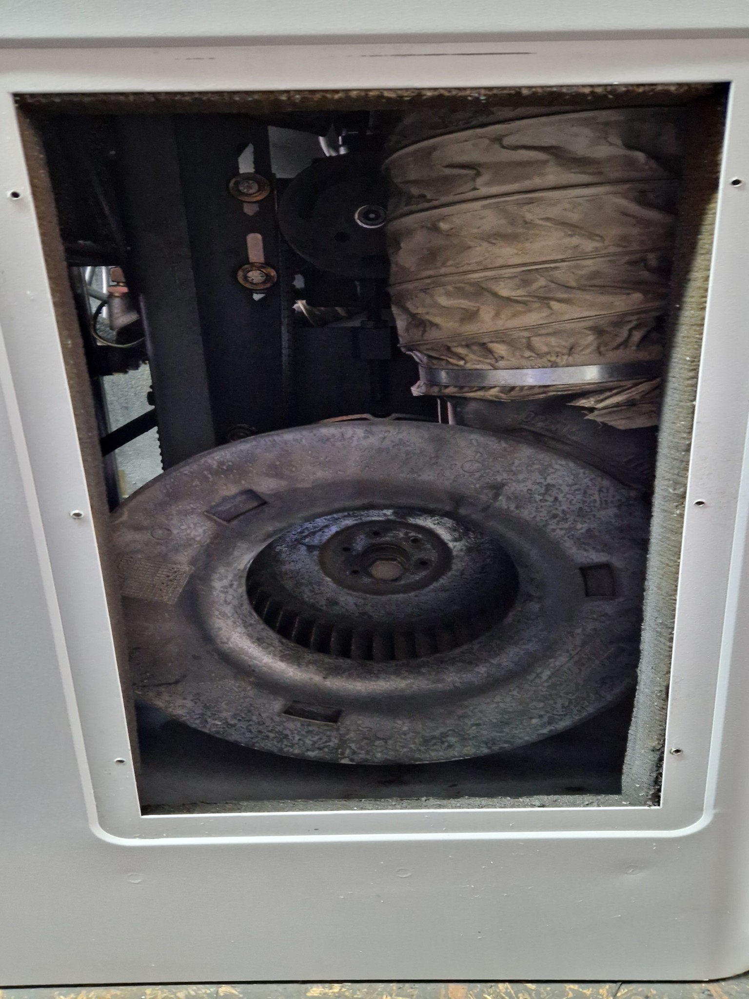 Dobrze utrzymane sprężarki, osuszacze chłodnicze i akcesoria z magazynu-4