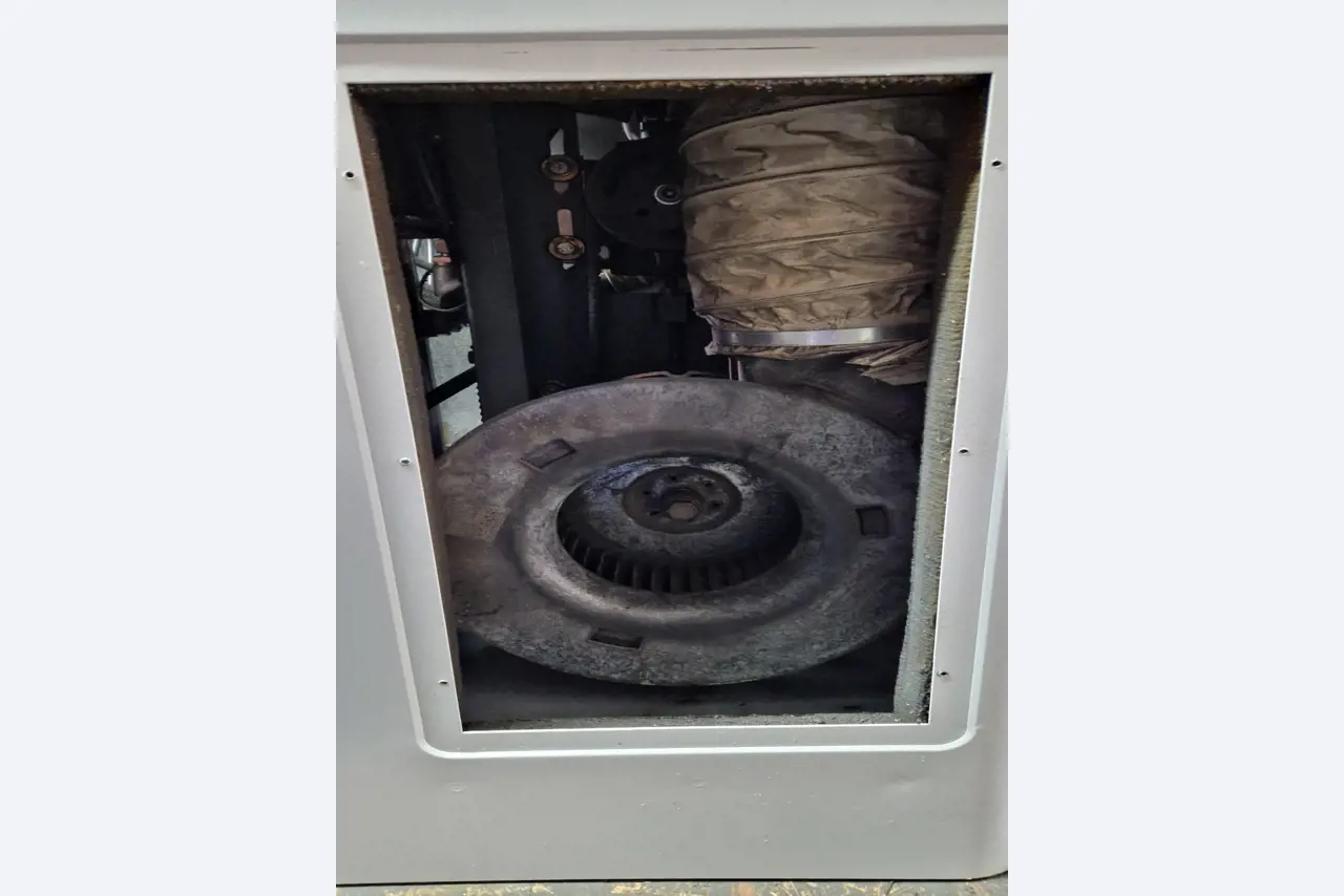 Dobrze utrzymane sprężarki, osuszacze chłodnicze i akcesoria z magazynu-4