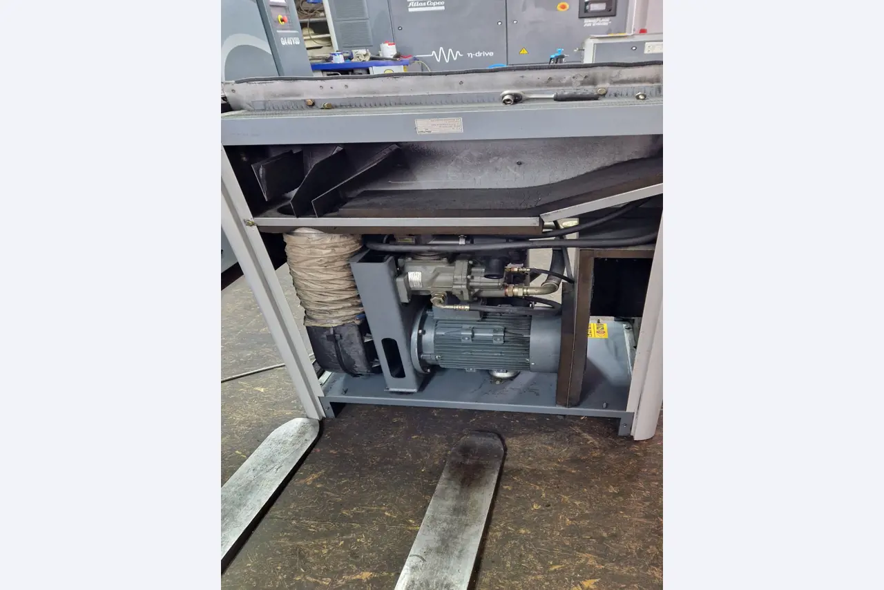 Dobrze utrzymane sprężarki, osuszacze chłodnicze i akcesoria z magazynu-5