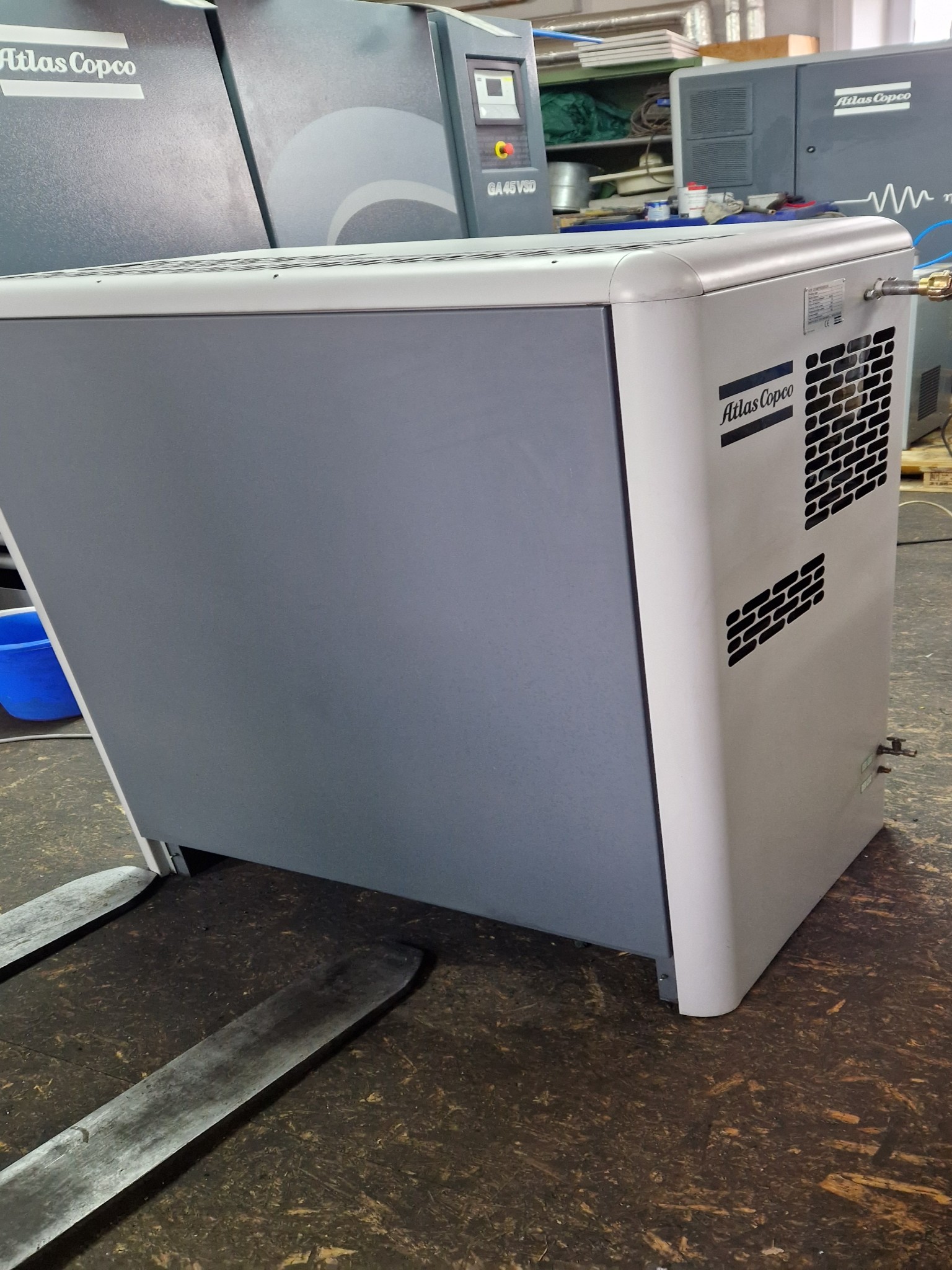 Dobrze utrzymane sprężarki, osuszacze chłodnicze i akcesoria z magazynu-9