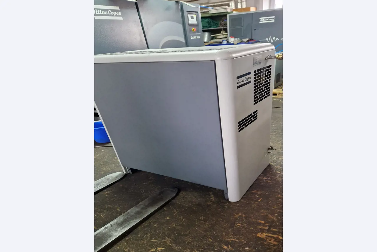 Dobrze utrzymane sprężarki, osuszacze chłodnicze i akcesoria z magazynu-9