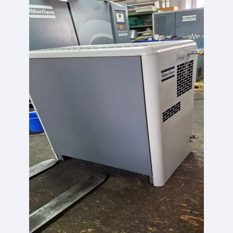 Dobrze utrzymane sprężarki, osuszacze chłodnicze i akcesoria z magazynu-9